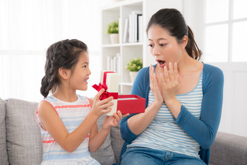 Obraz na płótnie Canvas asian little girl sending gift red ribbon gift box