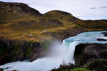 Fototapeta na wymiar Wasserfall Salto Grande im Torres del Paine Nationalpark, Chile