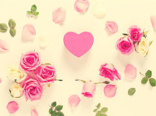 Obraz na płótnie Canvas Heart with roses and leaves