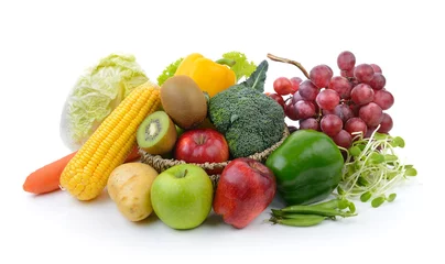 Crédence de cuisine en verre imprimé Légumes vegetables and fruits on white background