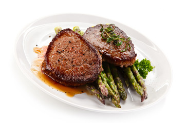 Roast steak with asparagus