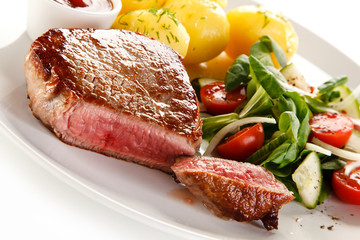 Roast steak with potatoes