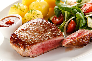 Roast steak with potatoes