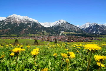 Dorf in den Alpen, Bayern