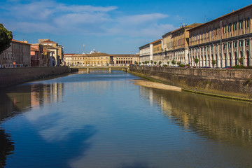 Fototapeta na wymiar Fiume Misa nel centro storico di Senigallia, Marche