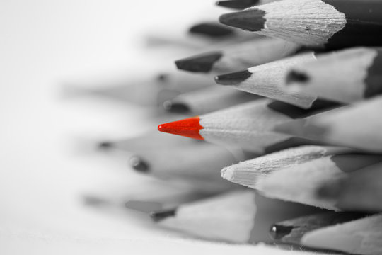 difference andantage red tip of pencil black and white, education school