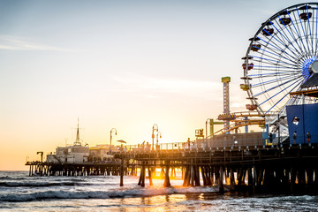 Santa Monica pier at sunset - obrazy, fototapety, plakaty