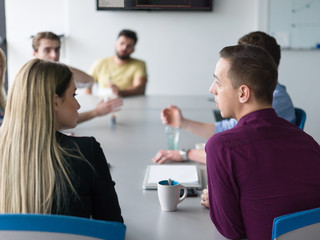 Obraz premium Business Team At A Meeting at modern office building