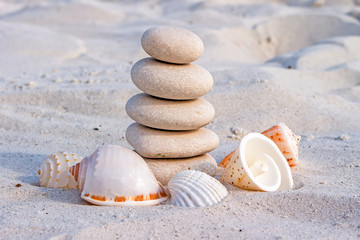 Fototapeta na wymiar White stones in balance and seashells