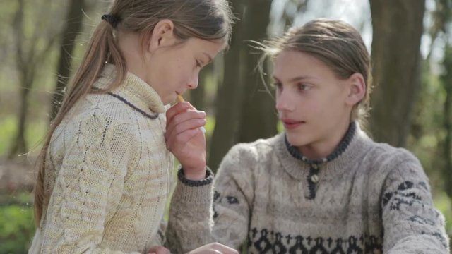 The older brother tells the lesser about smoking. A teenager teaches a child to smoke.
