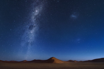 Stern an den Sanddünen der Namib-Wüste