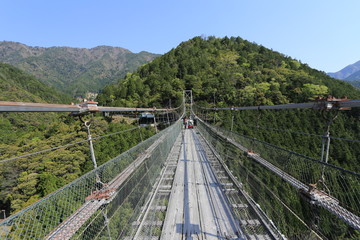 Fototapeta na wymiar 奈良の秘境　谷瀬の吊り橋