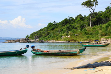 Fototapeta na wymiar Fischen in einer Bucht von Phu Quoc