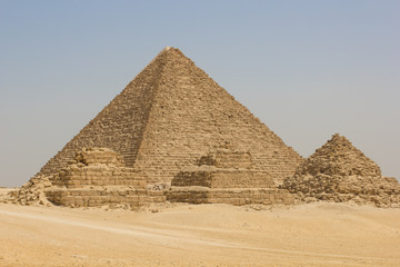 Fototapeta na wymiar Pyramid of Menkaure and the Queens Pyramids