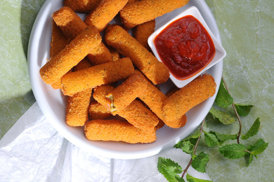 Breaded fried cheese fingers with mint & Ketchup