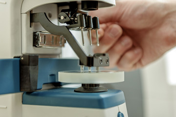 Special optic machine in work