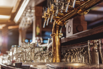 Equipment for making alcohol situating in alehouse