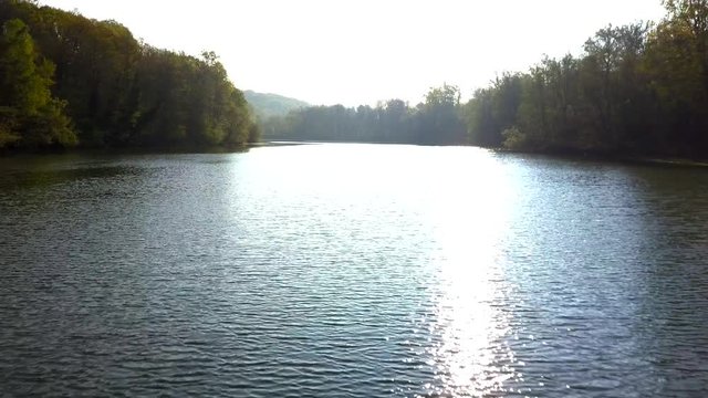 passage bas au dessus d'un lac