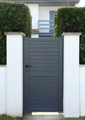 Porte métallique