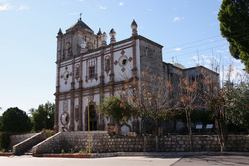 Fototapeta na wymiar Old Franciscan church (Misión San Ignacio Kadakaamán) in San Ignacio, Baja California Sur, Mexico