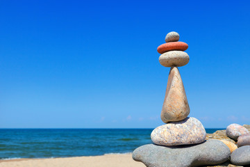 Rock zen in the form of a pyramid on the edge of the stone