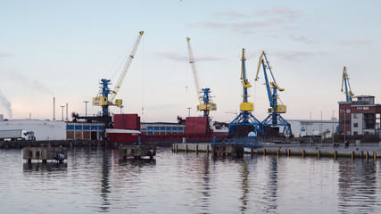 Naklejka premium harbor by sea against clear sky