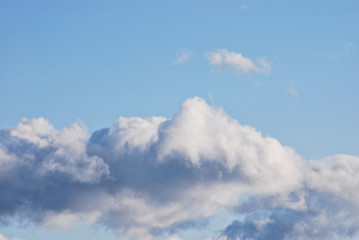 Cielo y nubes de dia