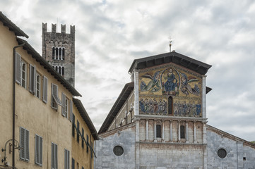 Fototapeta na wymiar Basilica of San Frediano, a Romanesque church situated on the Piazza San Frediano in Lucca, Italy.