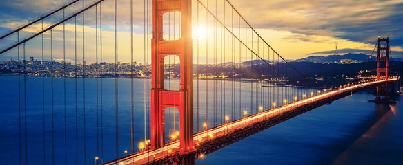 Foto op Plexiglas Golden Gate Bridge Beroemde Golden Gate Bridge bij zonsopgang
