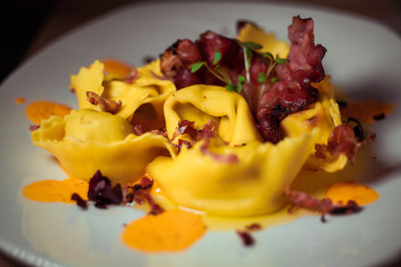 tortellini e speck