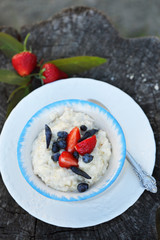 Oatmeal with Berries for Breakfast