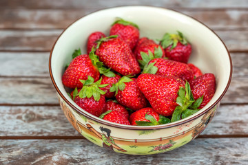 Fresh strawberries in a bowl