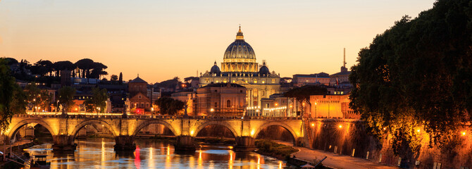 Obraz na płótnie Canvas Saint Peters Basilica - Vatican - Rome, Italy