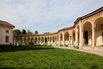 Fototapeta na wymiar Milano; il porticato interno della Rotonda della Besana