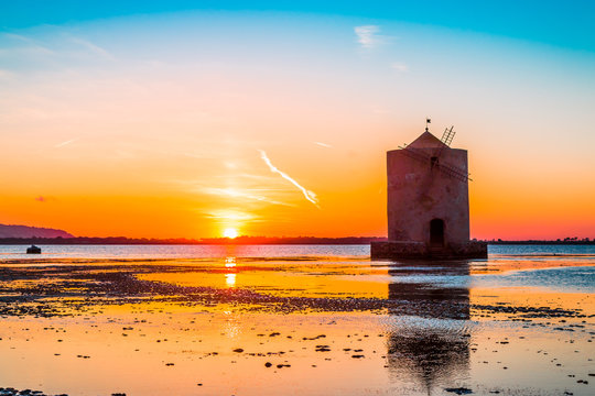 Fototapeta Couché de soleil sur la lagune d'Orbetello en toscane