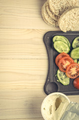 dietary breakfast with vegetables, cheese and croutons/dietary breakfast with vegetables and cheese