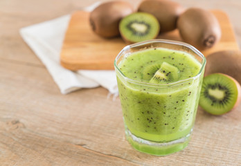 Healthy fresh kiwi smoothie in glass
