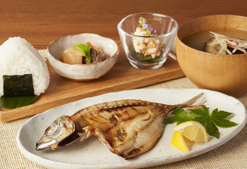 アジの干物の和定食（カフェごはん風）