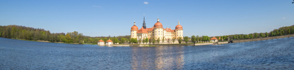 Fototapeta na wymiar Panorama Schloss Moritzburg