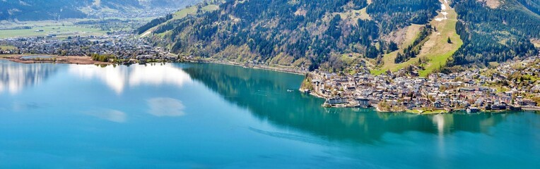 View over lake Zeller to Zell am See town