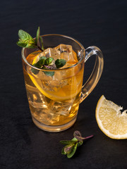 iced tea with lemon