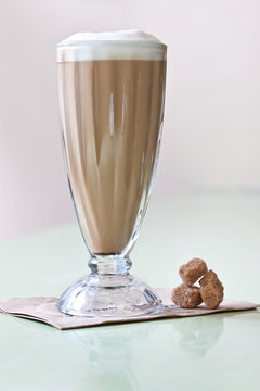 Cafe con leche with sugar lumps