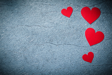 Obraz premium Red hearts on metallic background copy space Valentine card