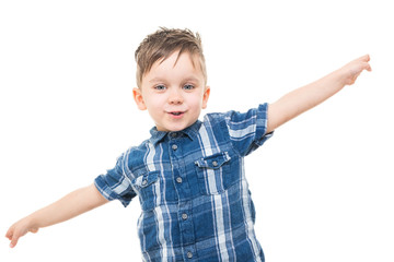 kind streckt die arme aus