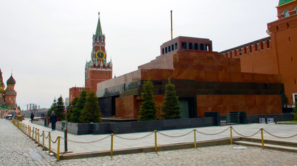 Fototapeta na wymiar Large clock on tower at the Kremlin.