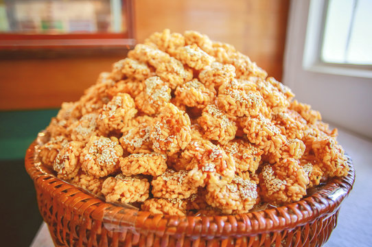 Khao Tan (Rice Cracker) On "khantok"