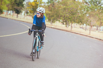 Fototapeta na wymiar Asia woman happy biking in summer on race.