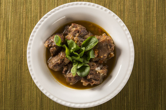 Brazilian traditional food called oxtail with arugula