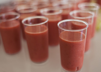 Vasitos de gazpacho para aperitivo