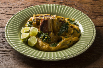 Pork ribs with polenta in the green plate